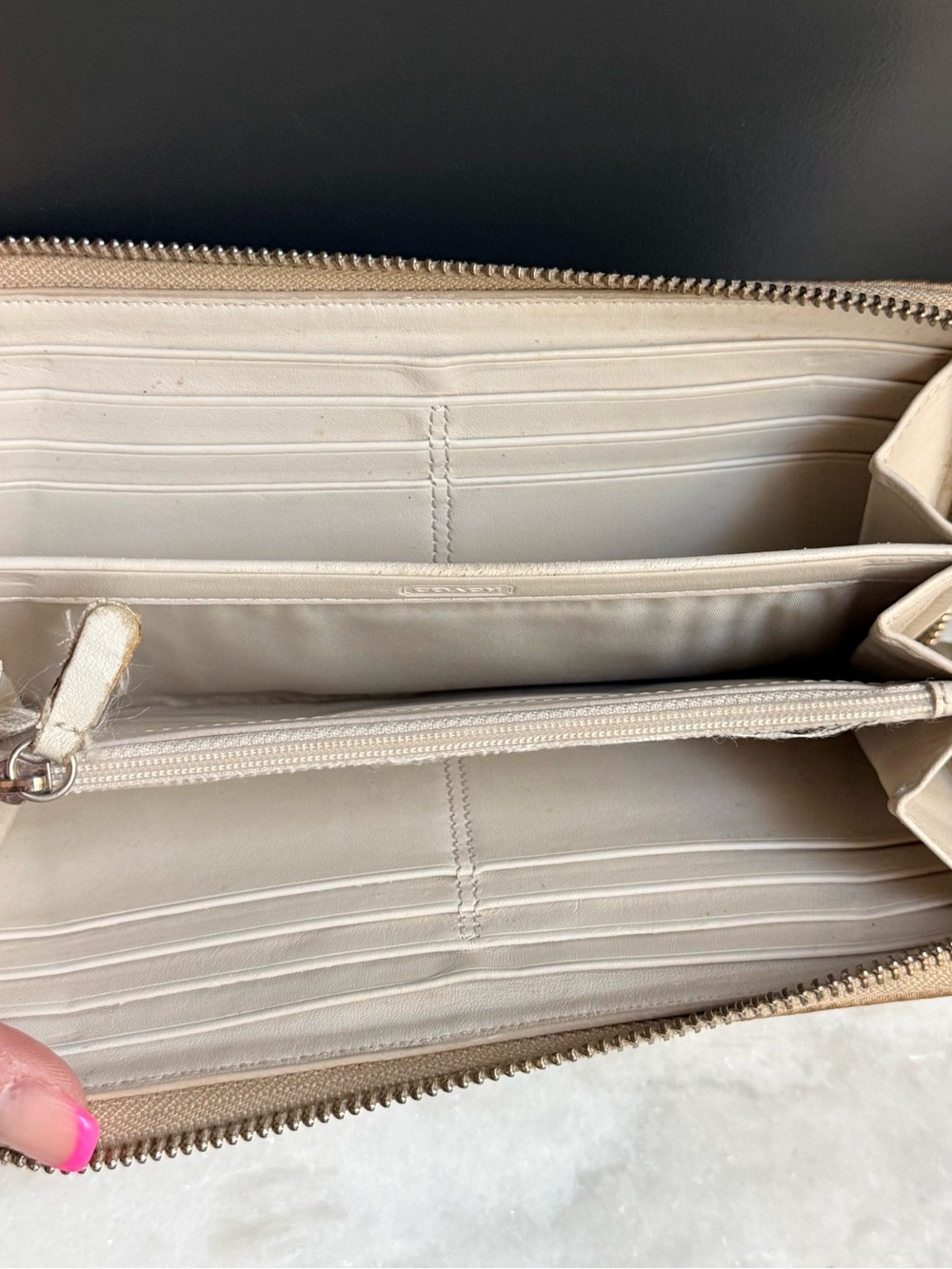 Coach Signature Accordian Style Wallet with center vertical stripe detailing 🤍 - Picture 5 of 7